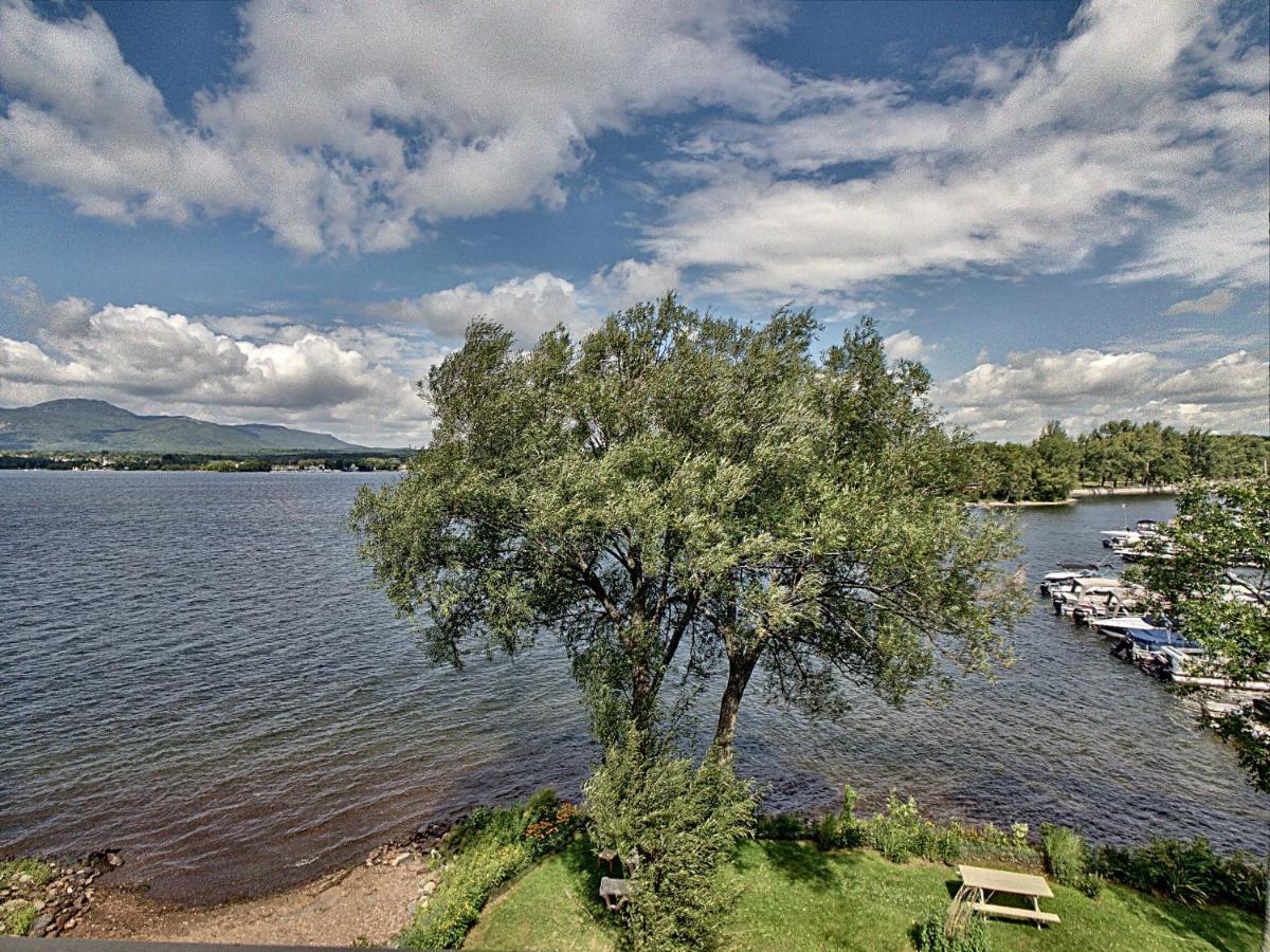 Location Tourisme Estrie - Oberge Du Village Magog Exterior photo
