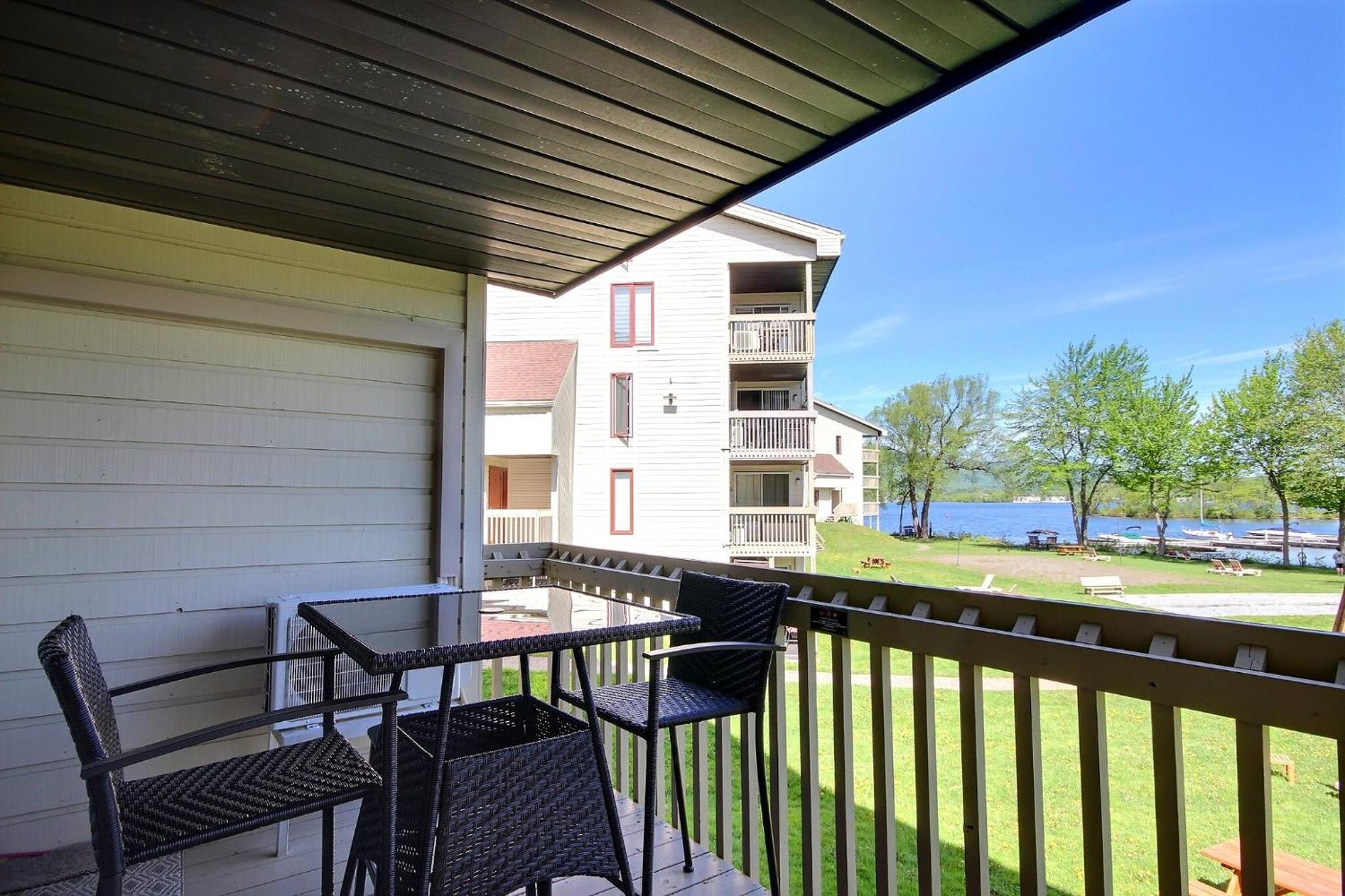 Location Tourisme Estrie - Oberge Du Village Magog Exterior photo