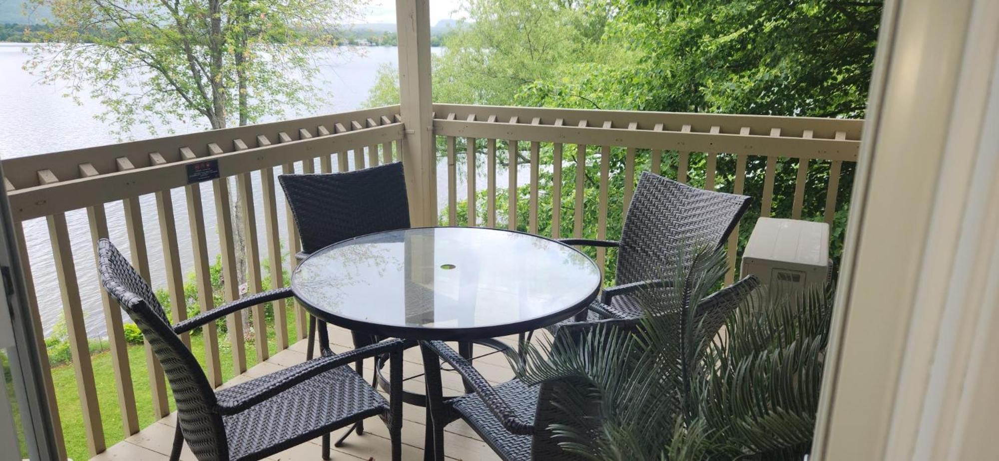 Location Tourisme Estrie - Oberge Du Village Magog Exterior photo